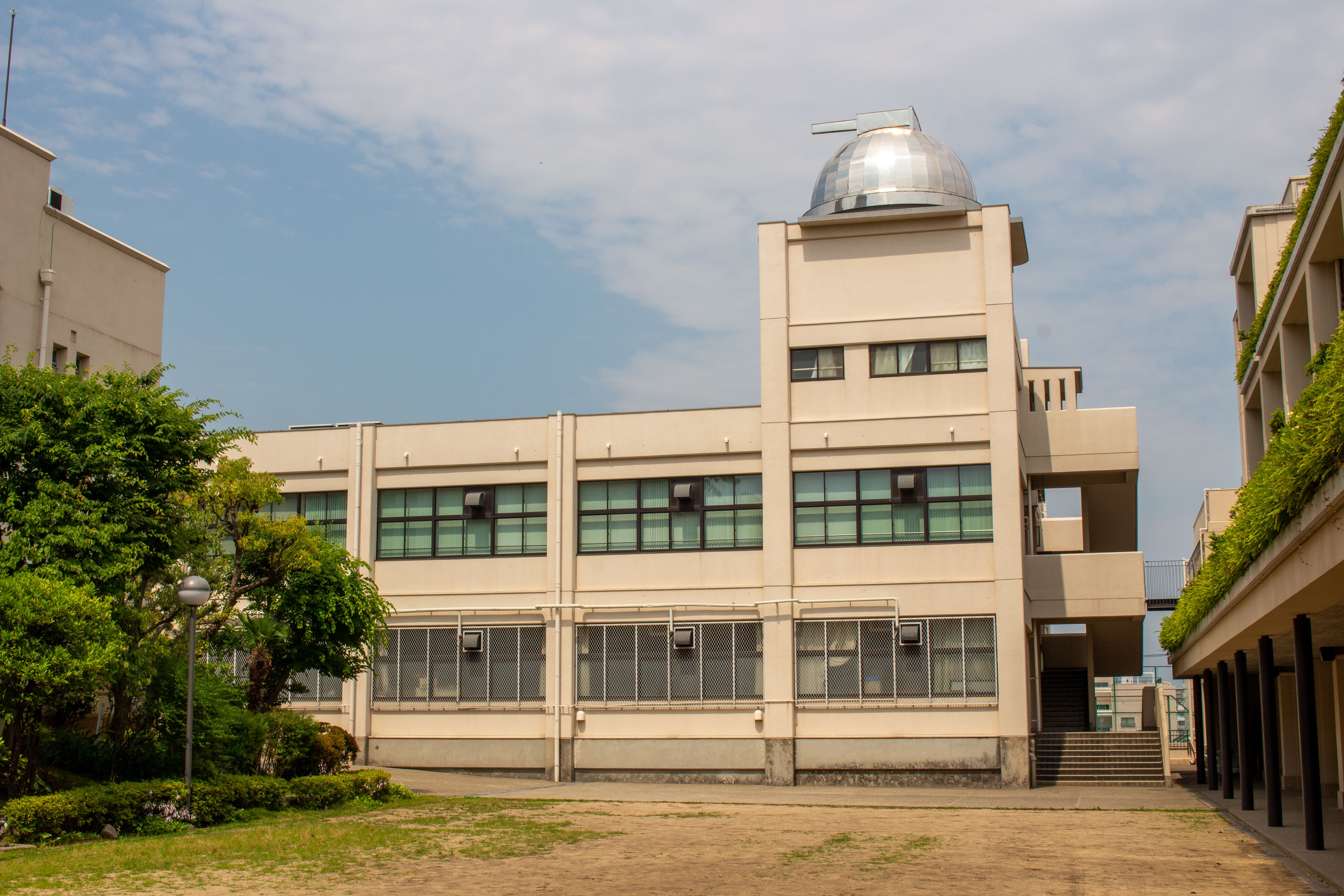 東館